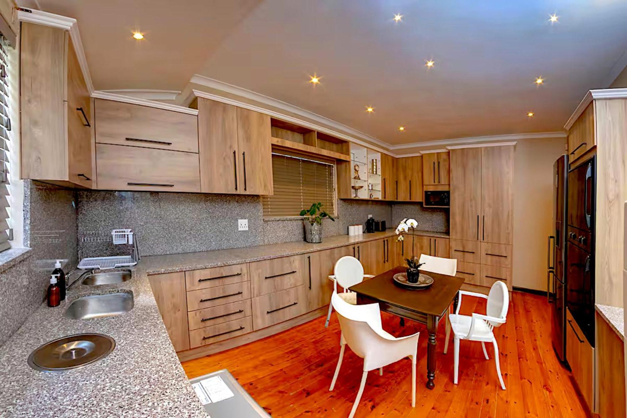 Munro Suites Port Elizabeth Bagian luar foto