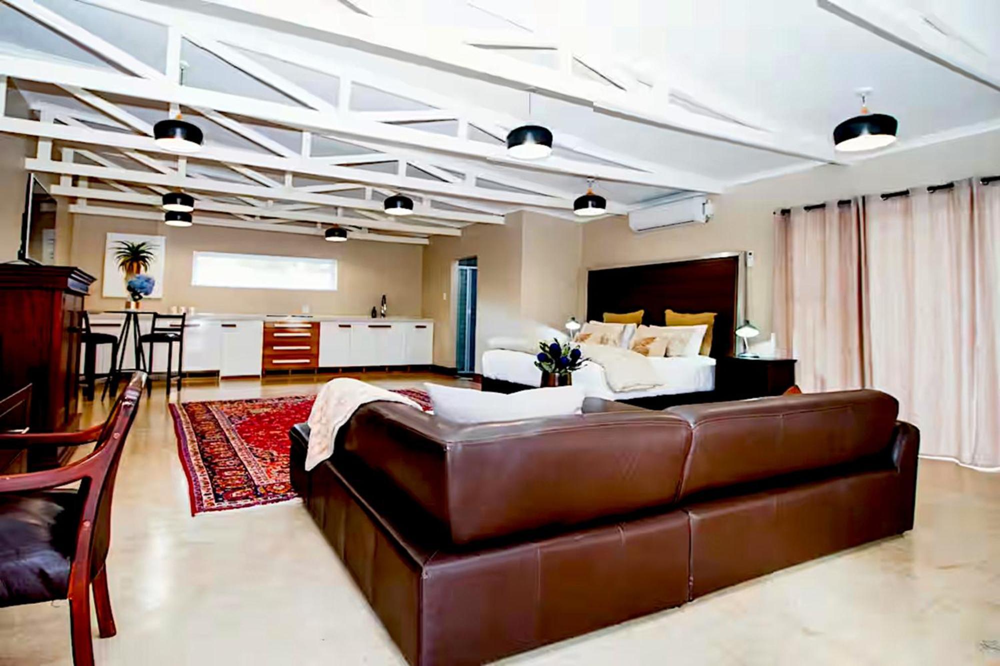 Munro Suites Port Elizabeth Bagian luar foto